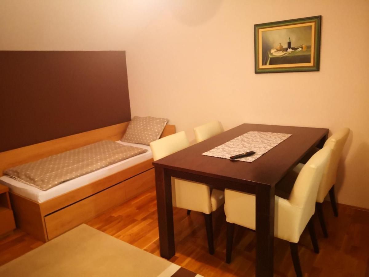 Apartmani Exit 페일 외부 사진